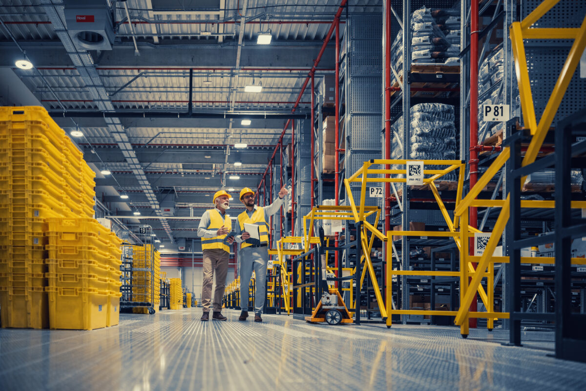 Overcoming Manufacturing Warehouse Challenges with AMRs