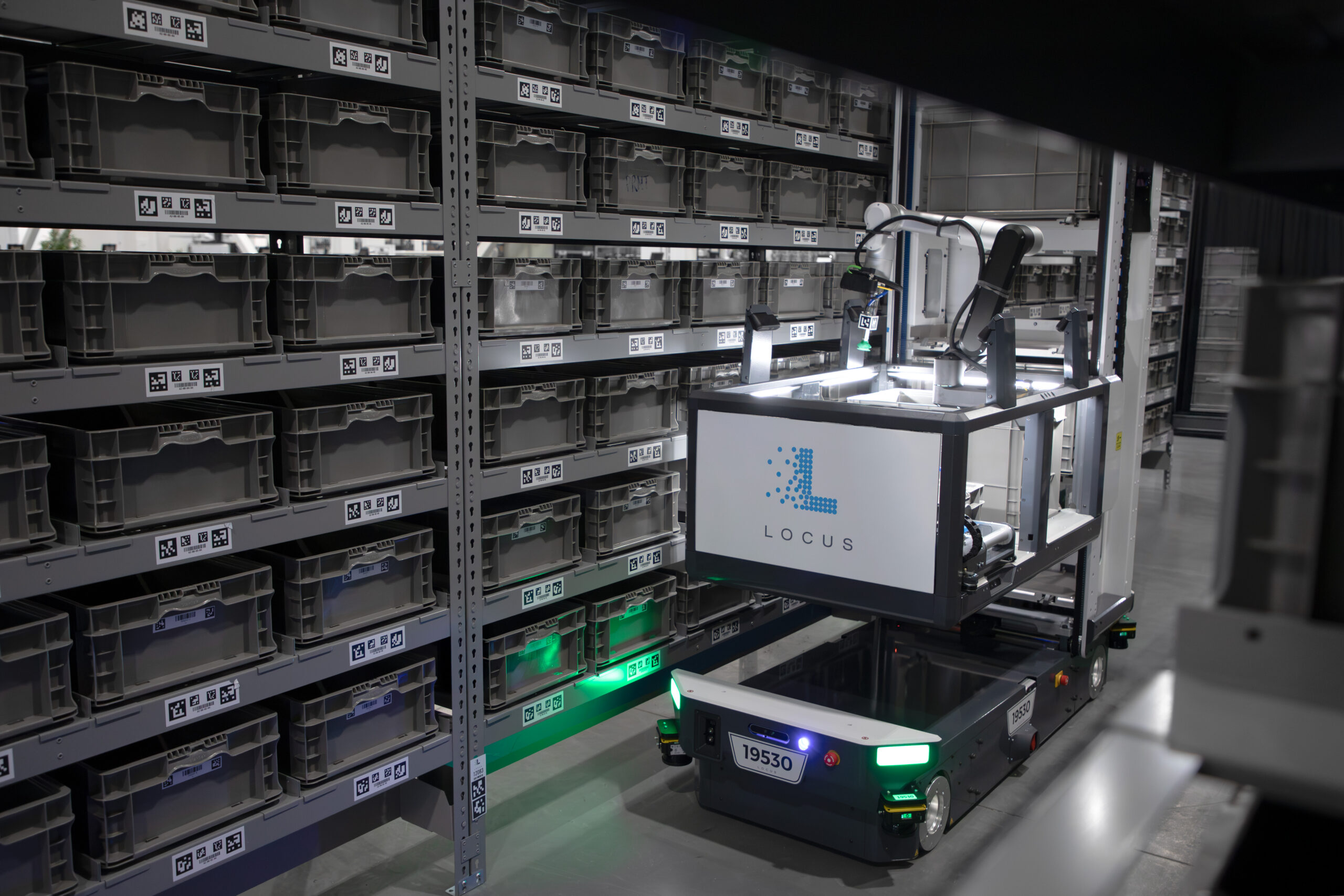 Locus Array side view in aisles