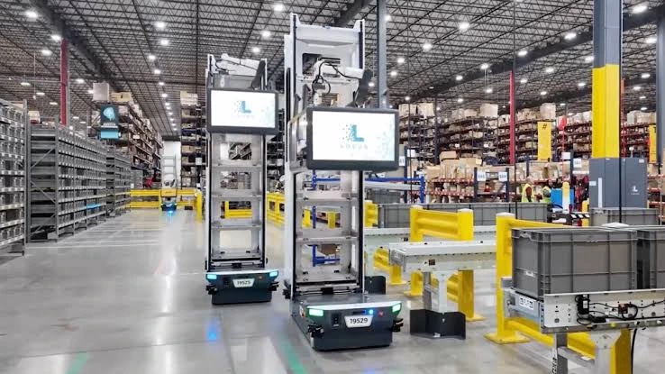 A fleet of Locus Array robots scaling with demand